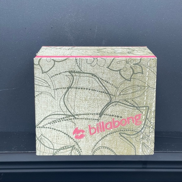 Billabong Vintage Cuff Watch - Picture 3 of 4